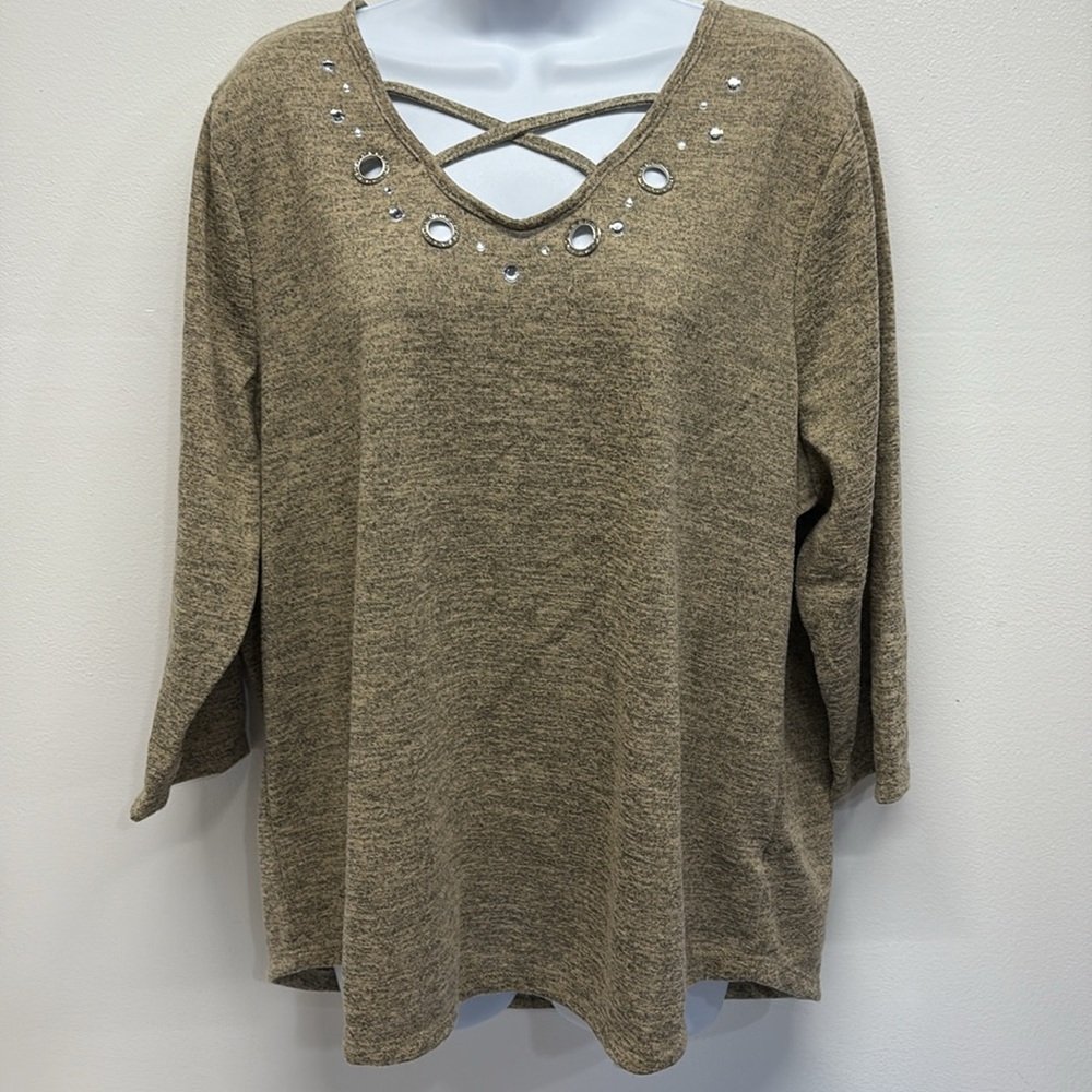 Women’s cream&brown rhinestone 3/4 sleeves top 1X soft to touch V-neck blouse